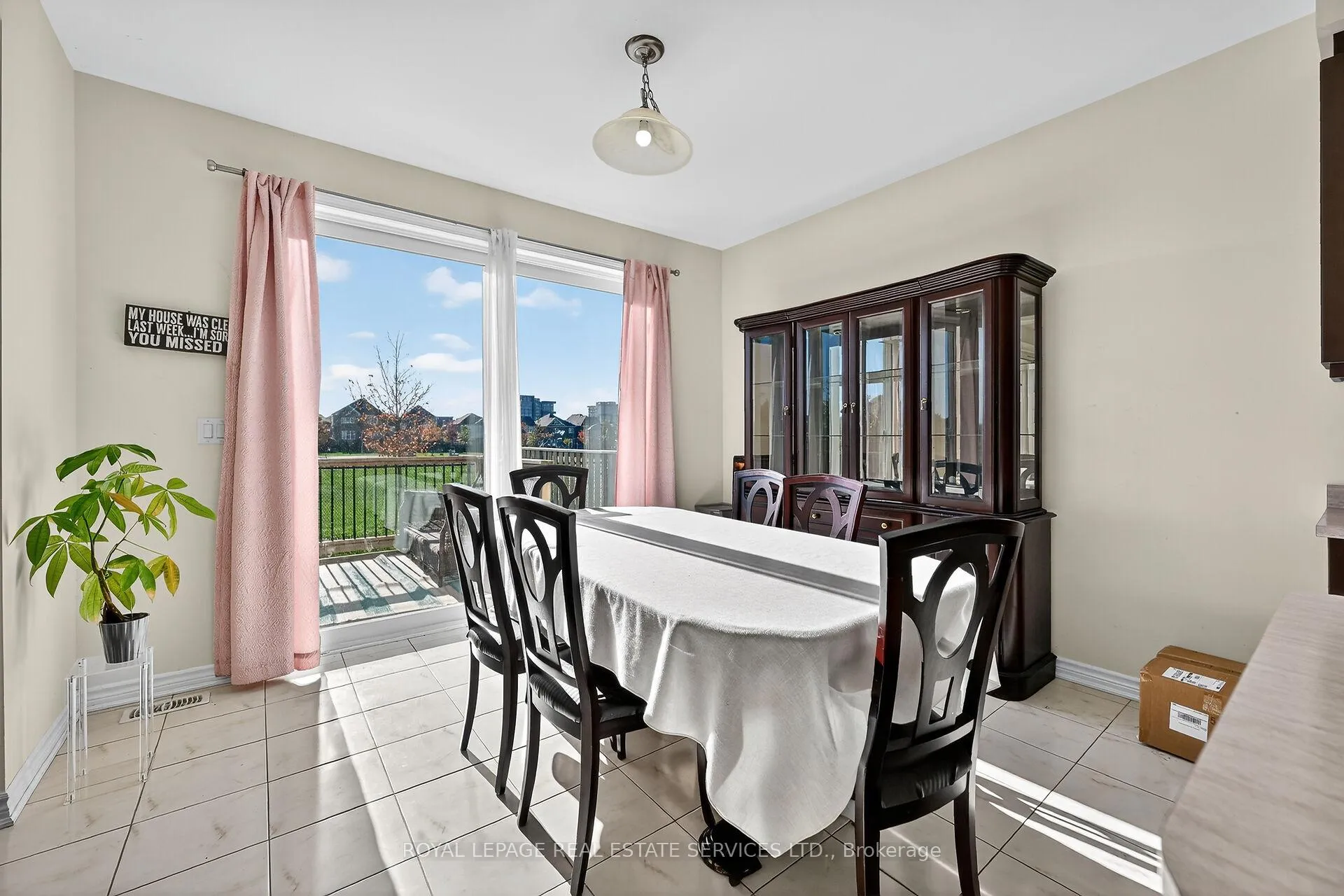 Photo 8 of 32 Celano Drive, Hamilton, Waterdown — HOMEH