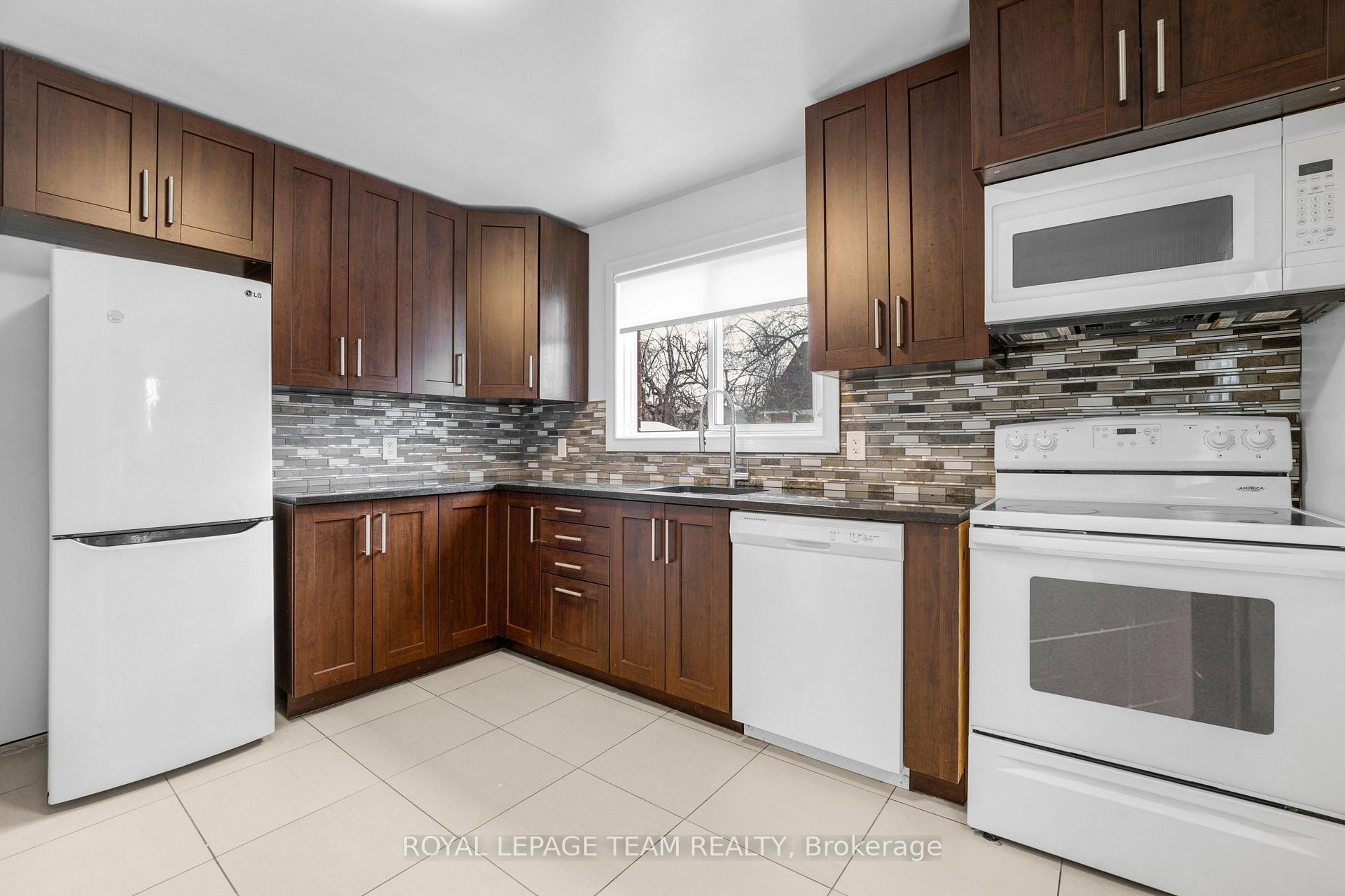 Photo 8 of Unit Lower Unit, 1666 Edge Hill Place, Ottawa, Ridgemont — HOMEH