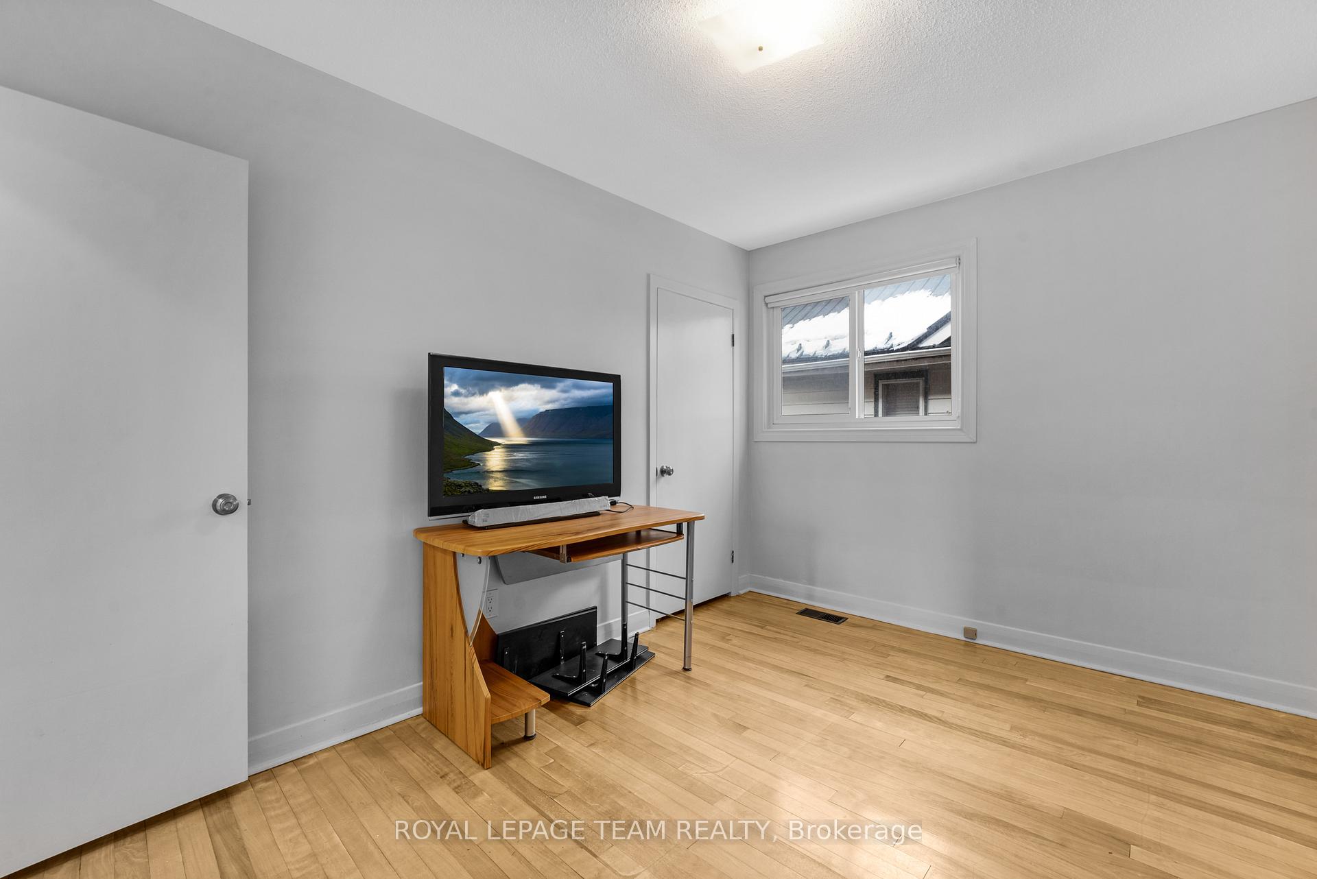 Photo 10 of Unit Lower Unit, 1666 Edge Hill Place, Ottawa, Ridgemont — HOMEH
