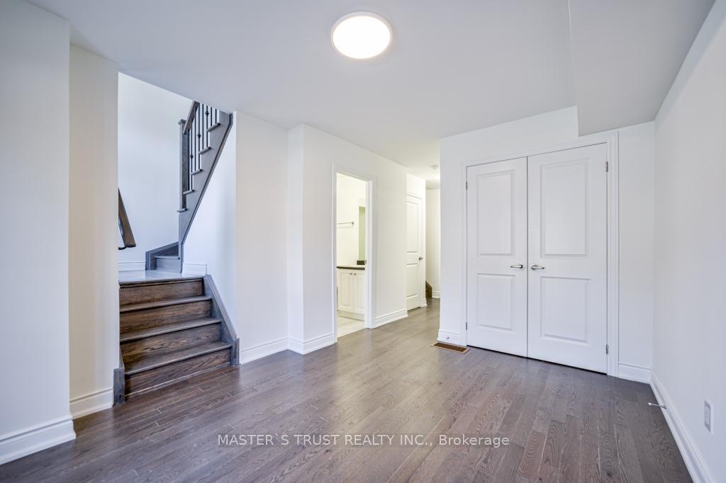 Photo 4 of 105 Lichfield Road, Markham, Unionville — HOMEH