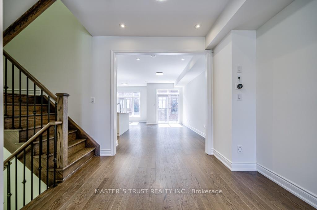 Photo 11 of 105 Lichfield Road, Markham, Unionville — HOMEH