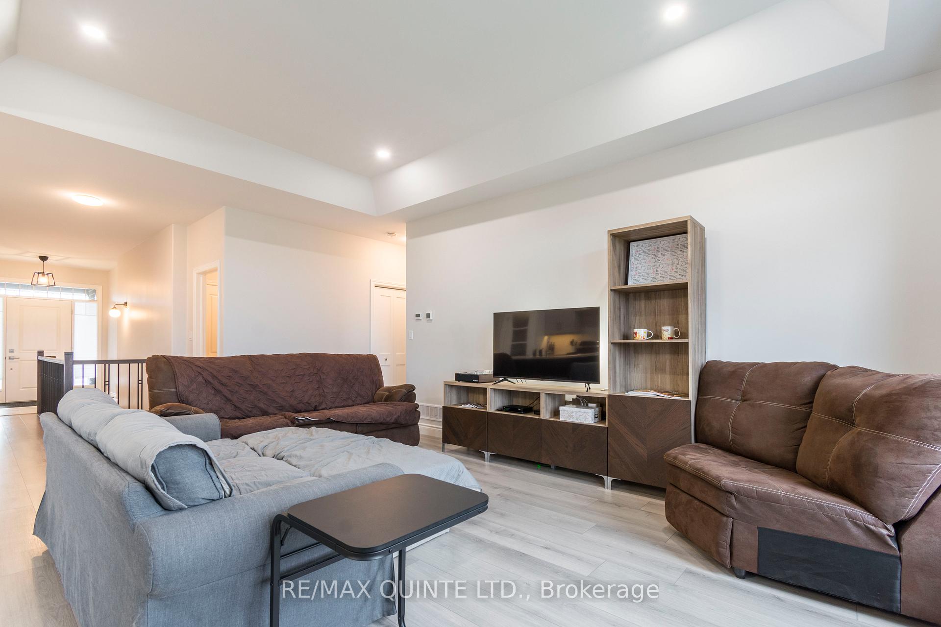 Photo 10 of 35 Raycroft Drive, Belleville, Thurlow Ward — HOMEH