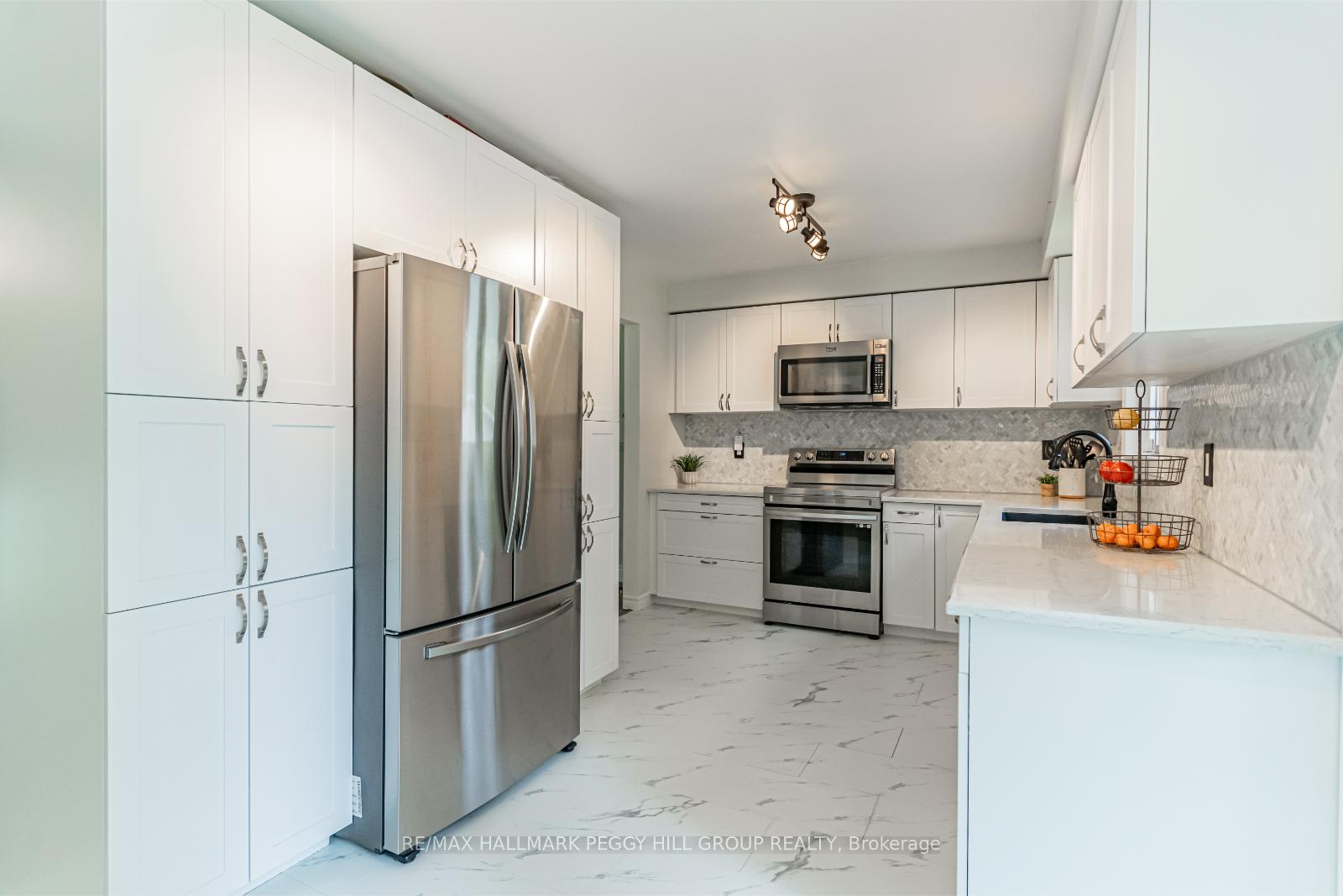 Photo 2 of 734 James Street, Innisfil, Alcona — HOMEH