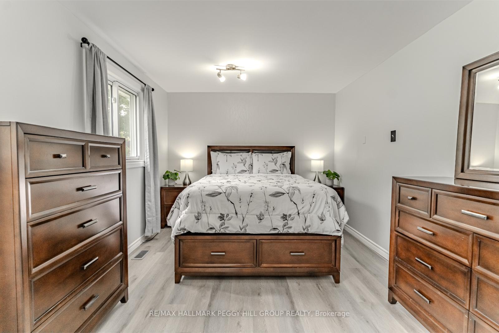 Photo 6 of 734 James Street, Innisfil, Alcona — HOMEH