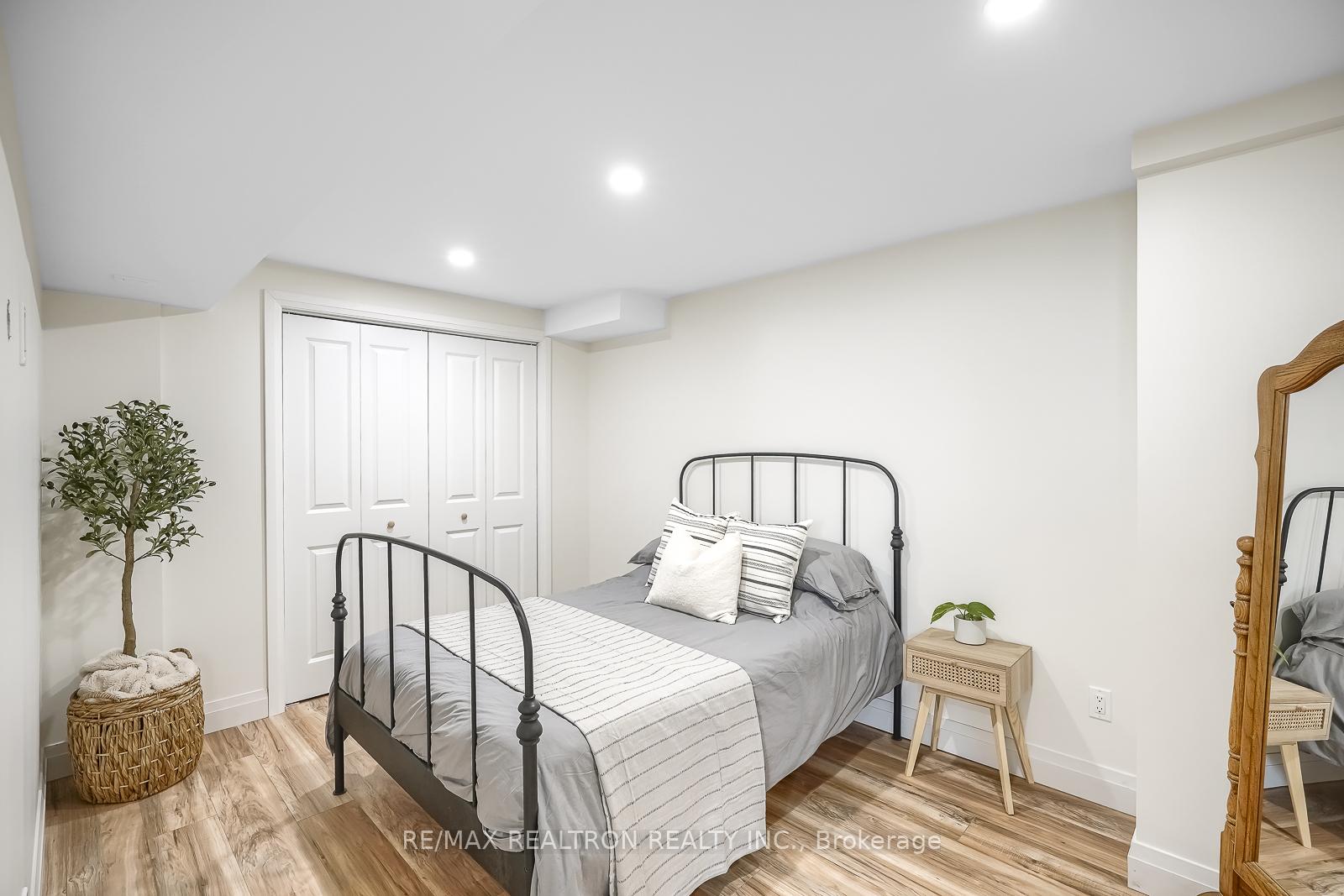 Photo 33 of 33 Daffodil Road, Springwater, Midhurst — HOMEH