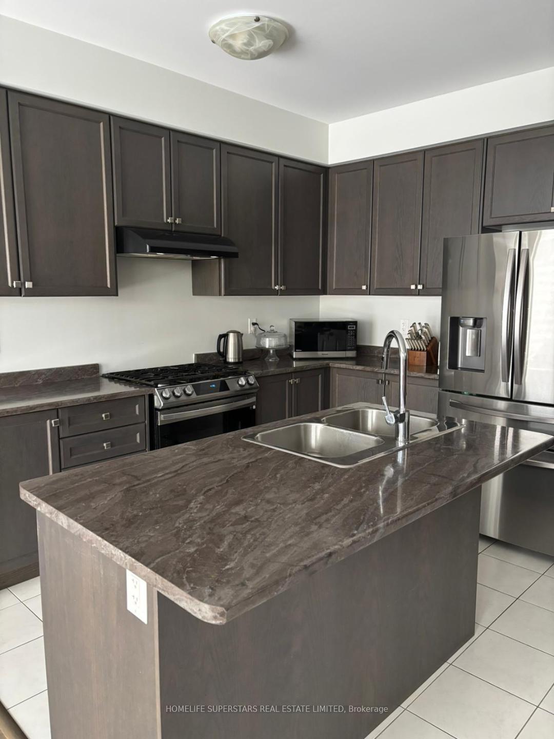 Photo 3 of 8755 Sourgum Avenue E, Niagara Falls, Brown — HOMEH