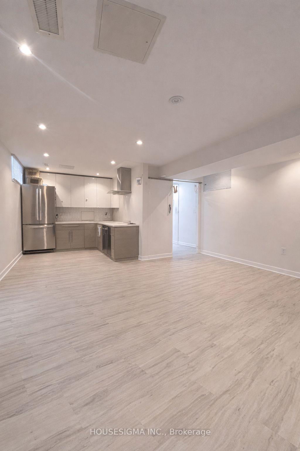 Photo 3 of 19 Savoy Avenue, Toronto, Woodbine-Lumsden — HOMEH