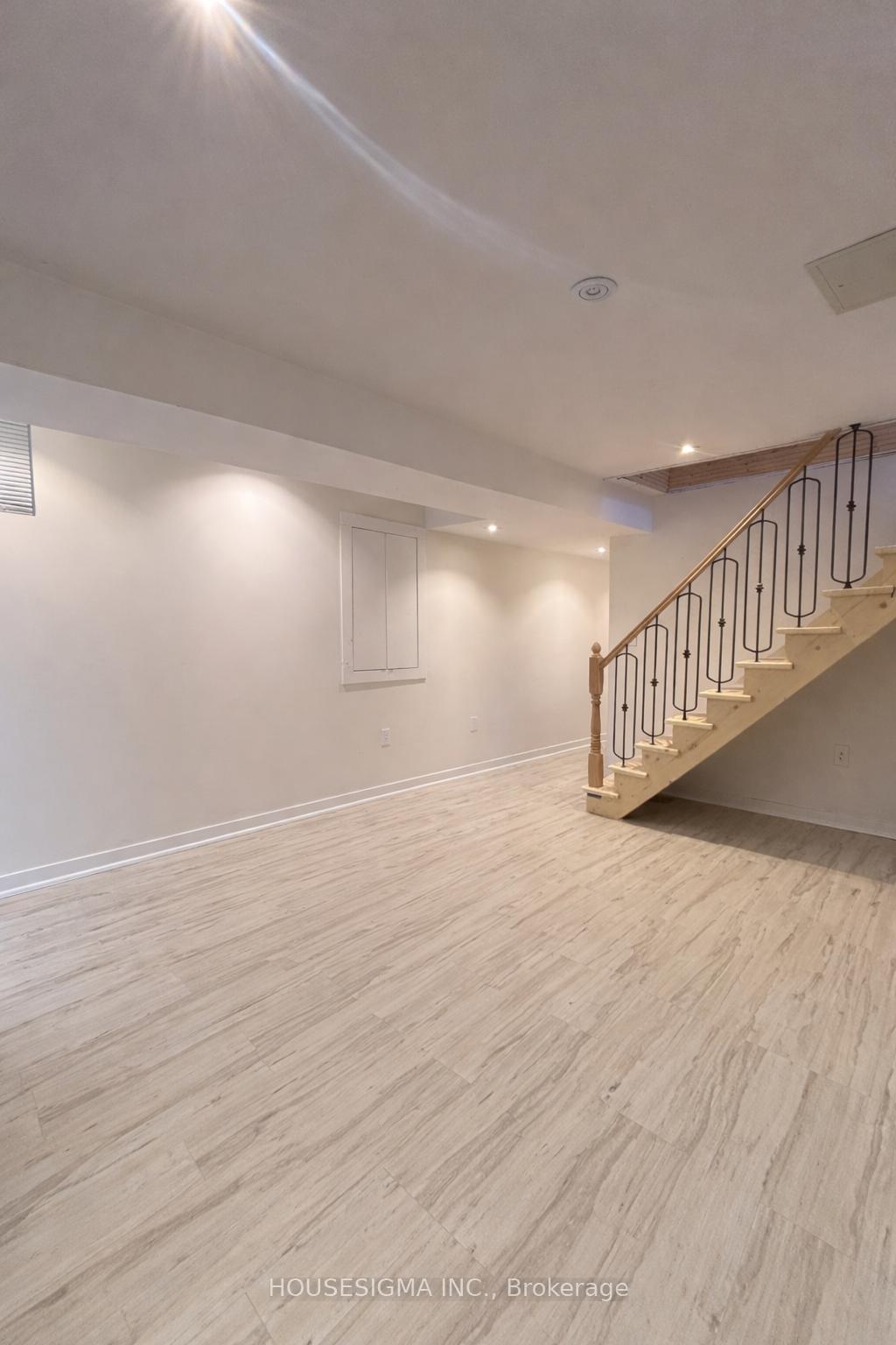 Photo 4 of 19 Savoy Avenue, Toronto, Woodbine-Lumsden — HOMEH