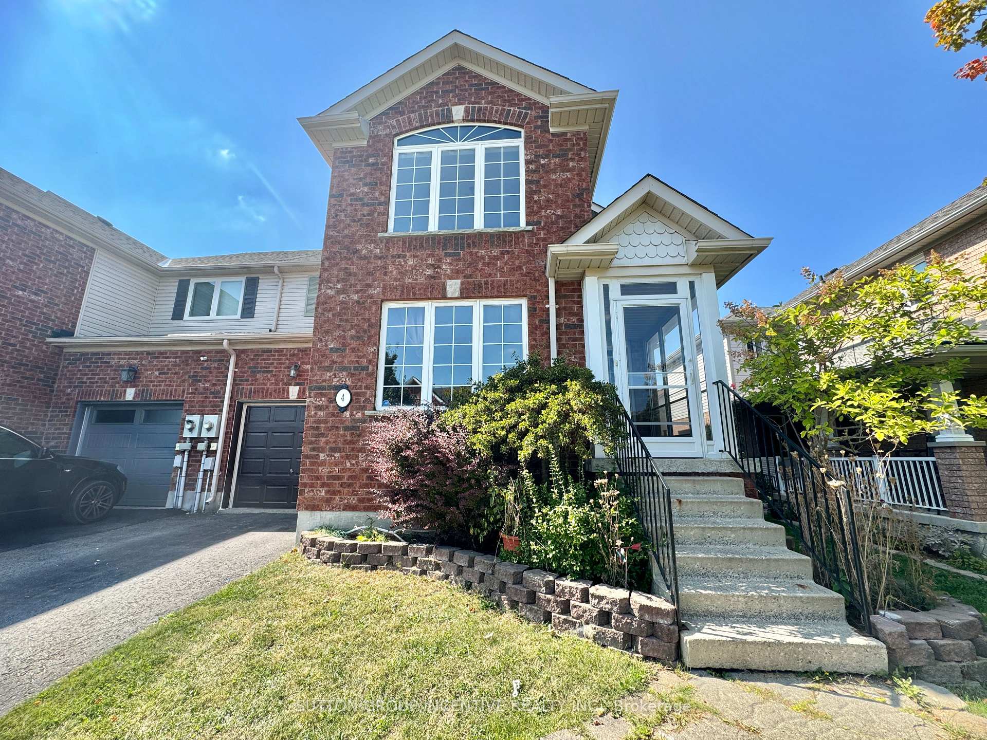Photo 1 of 4 Bentley Crescent, Barrie, Holly — HOMEH