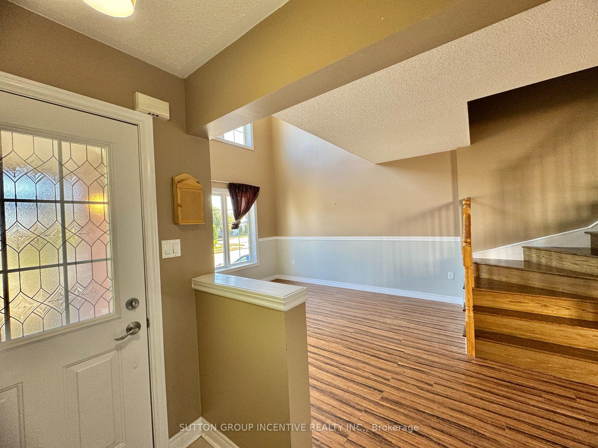 Photo 5 of 4 Bentley Crescent, Barrie, Holly — HOMEH