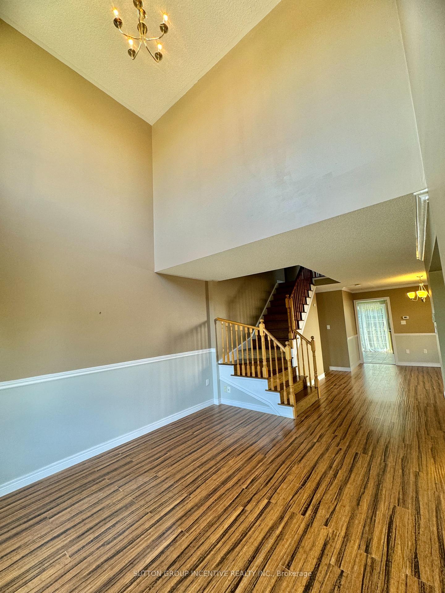 Photo 8 of 4 Bentley Crescent, Barrie, Holly — HOMEH