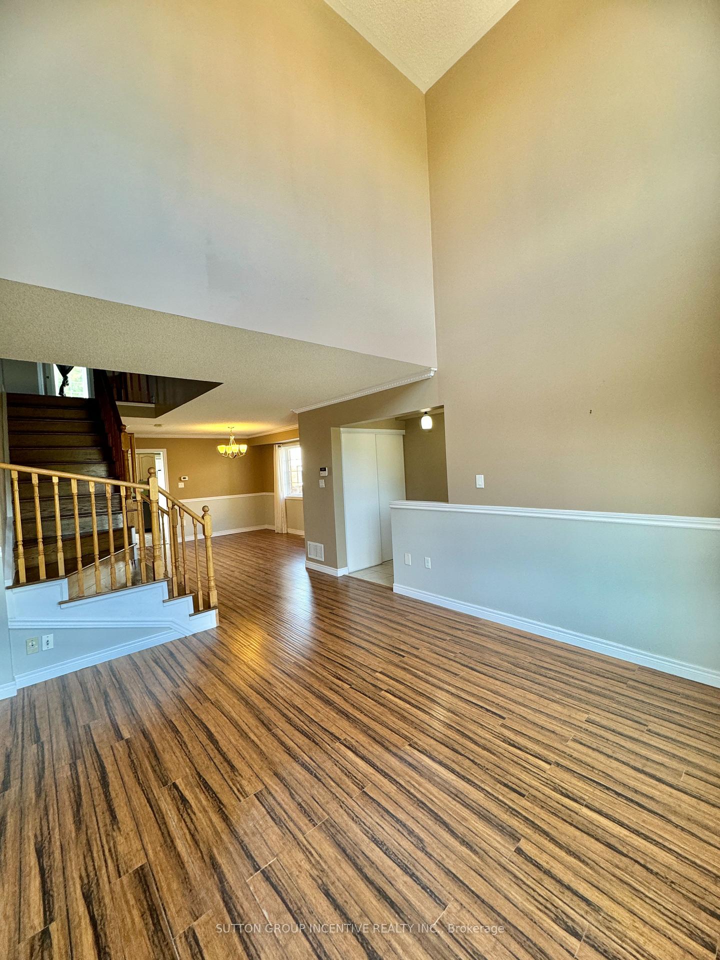 Photo 6 of 4 Bentley Crescent, Barrie, Holly — HOMEH