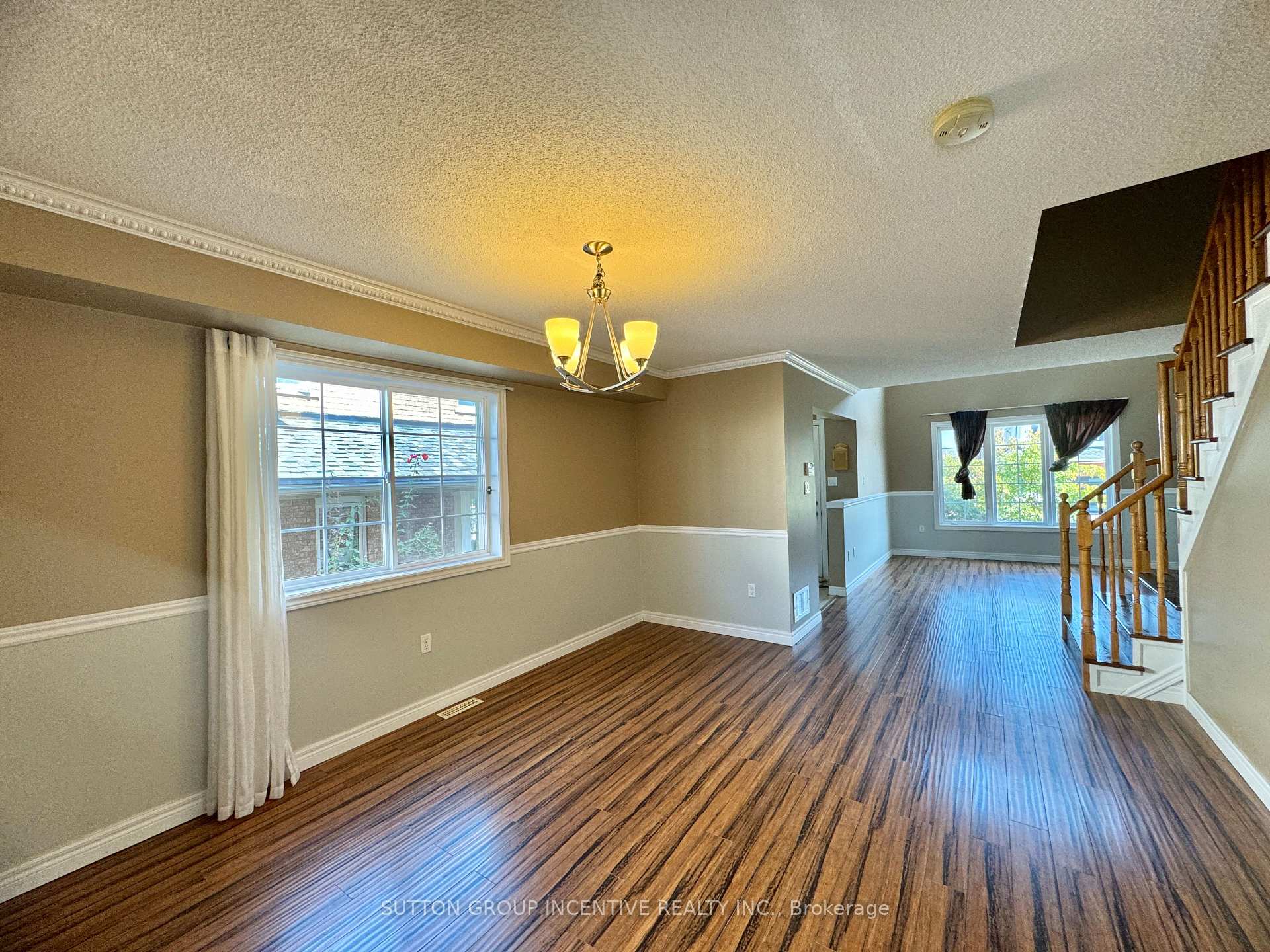 Photo 7 of 4 Bentley Crescent, Barrie, Holly — HOMEH
