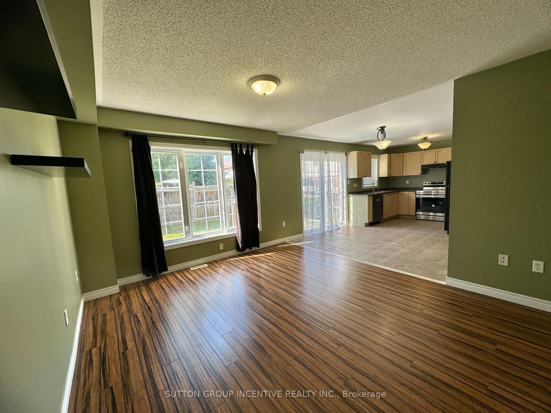 Photo 9 of 4 Bentley Crescent, Barrie, Holly — HOMEH