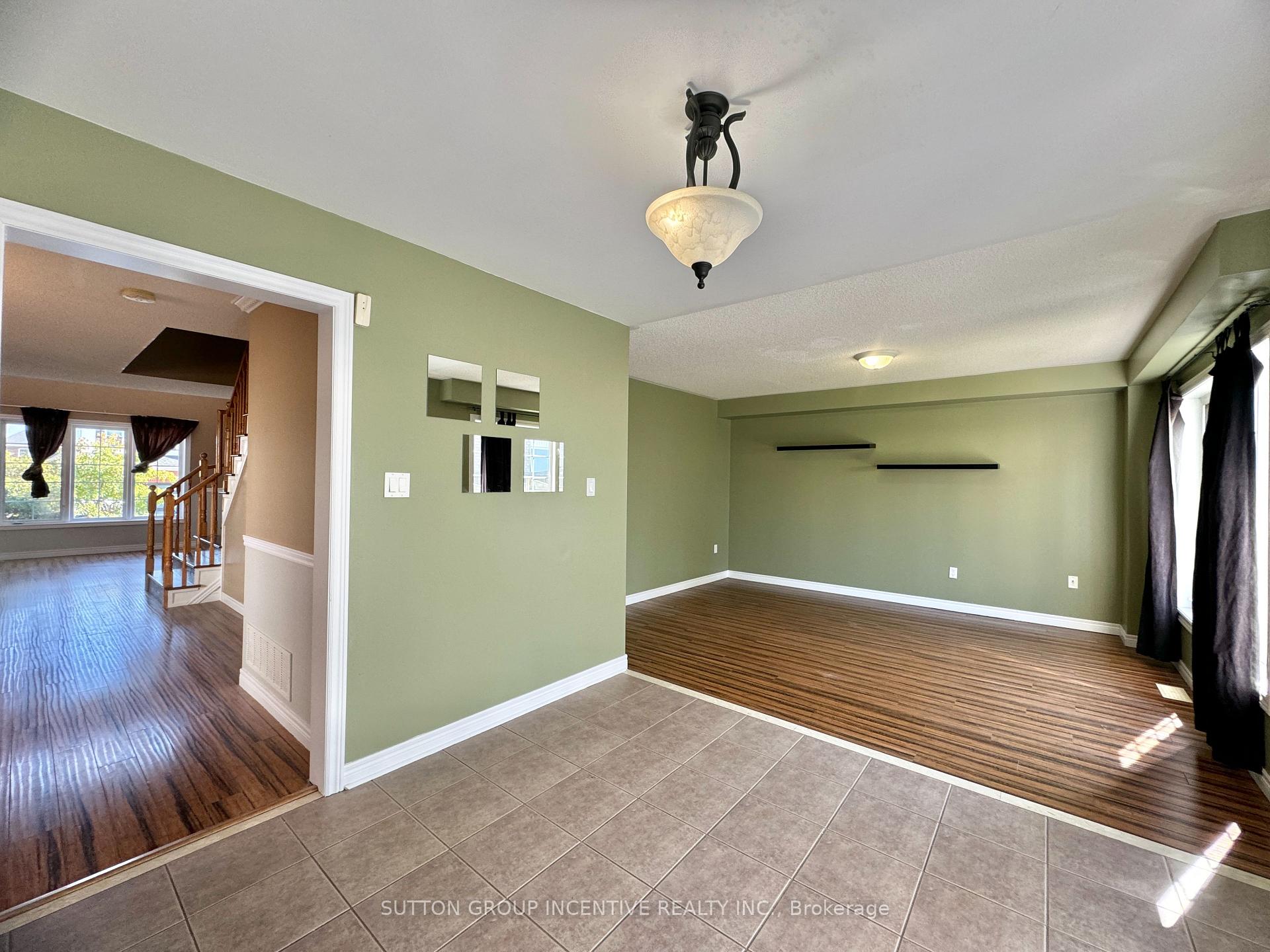 Photo 14 of 4 Bentley Crescent, Barrie, Holly — HOMEH
