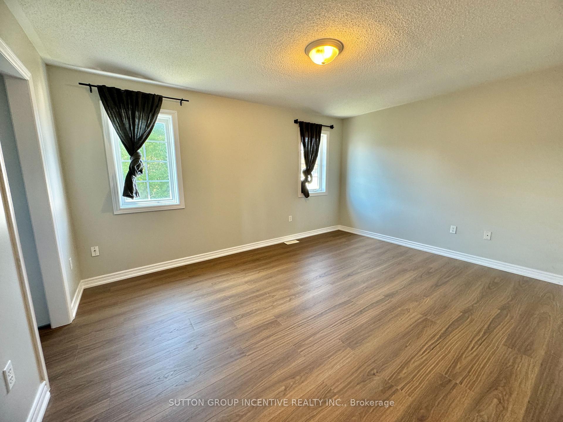 Photo 13 of 4 Bentley Crescent, Barrie, Holly — HOMEH