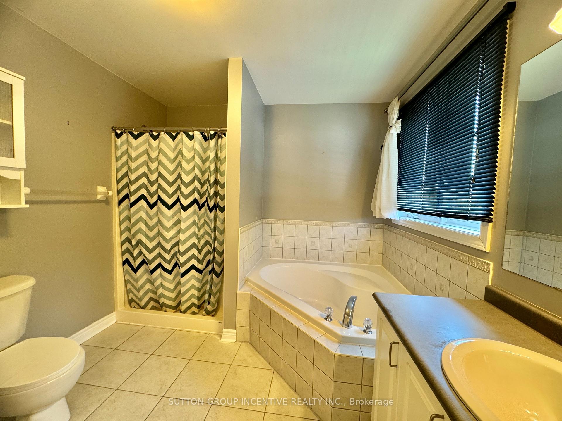 Photo 17 of 4 Bentley Crescent, Barrie, Holly — HOMEH