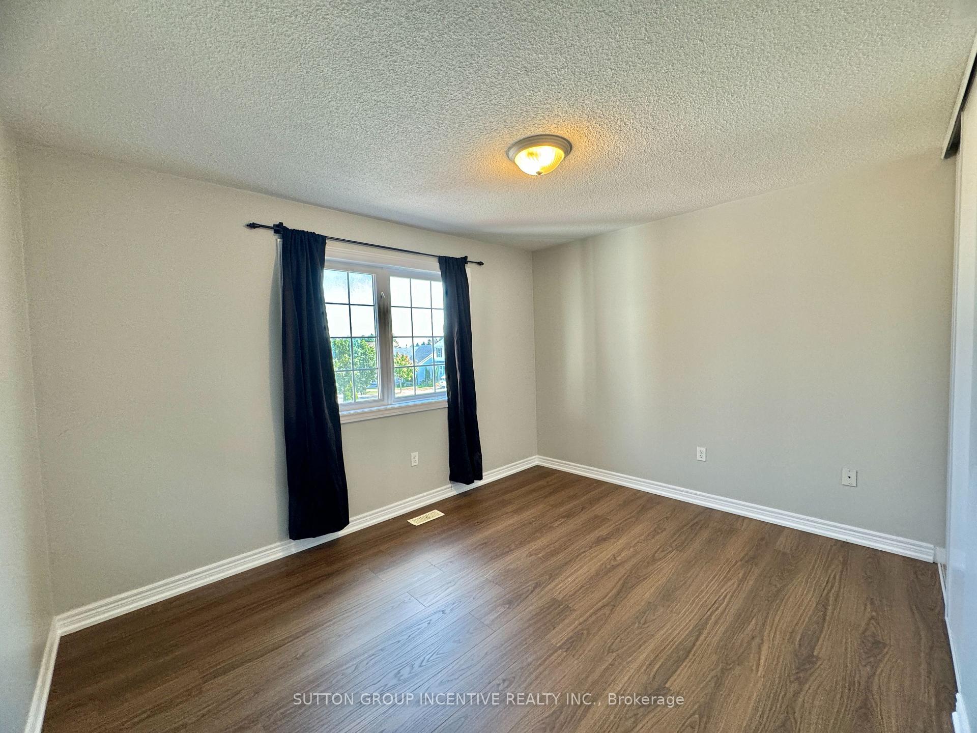Photo 20 of 4 Bentley Crescent, Barrie, Holly — HOMEH