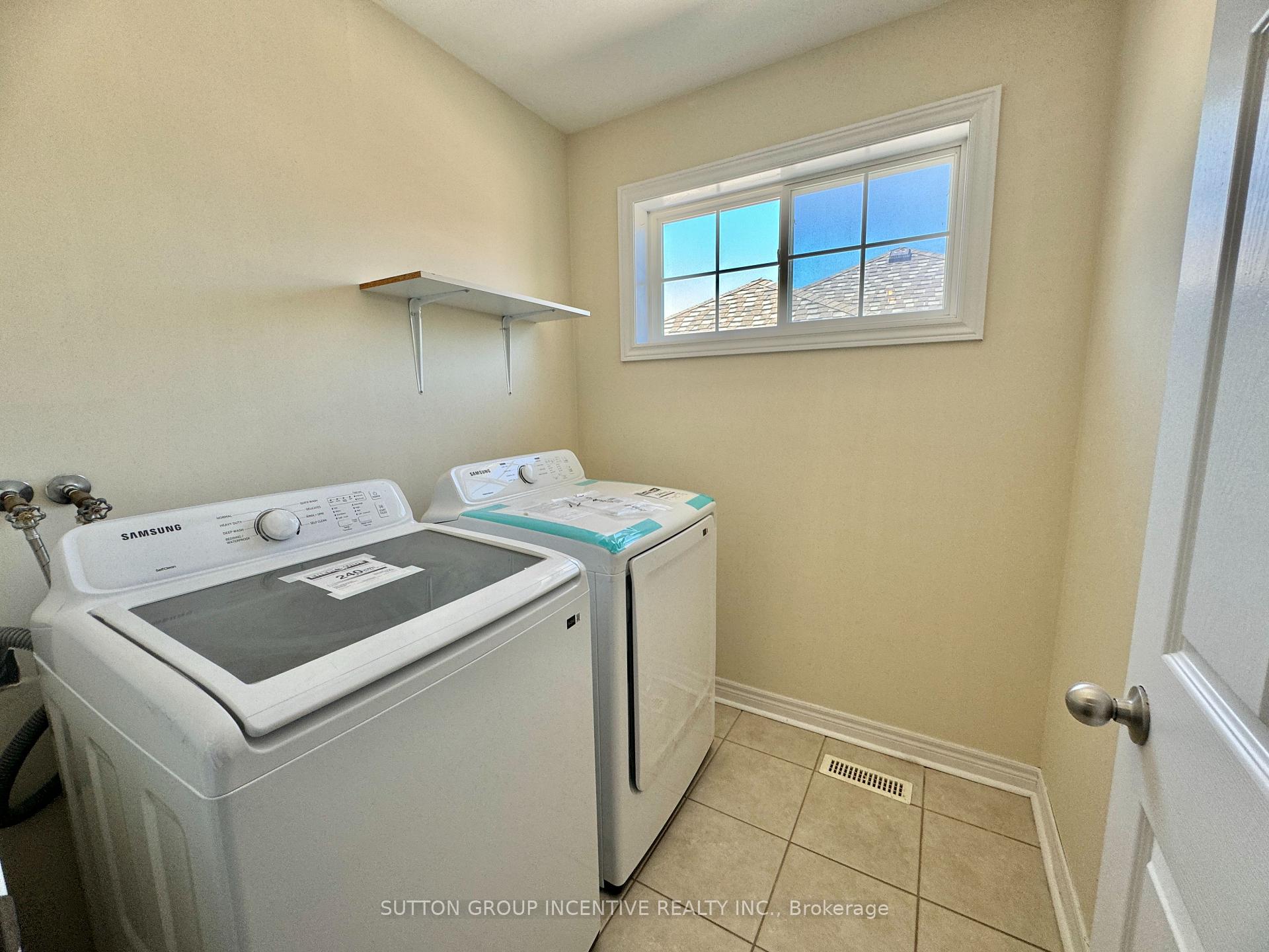 Photo 25 of 4 Bentley Crescent, Barrie, Holly — HOMEH