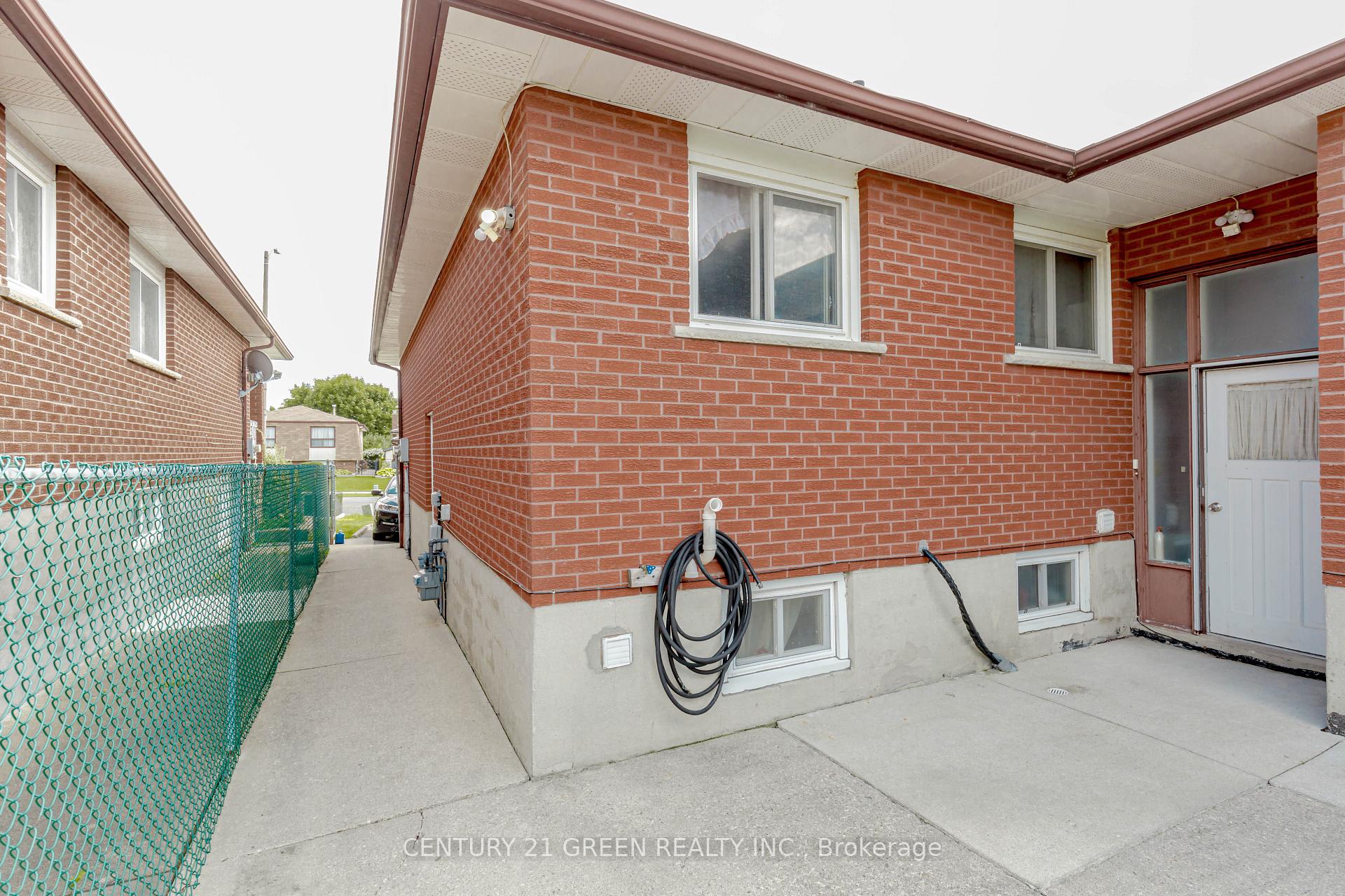 Photo 16 of 74 Linkdale Road, Brampton, Brampton North — HOMEH