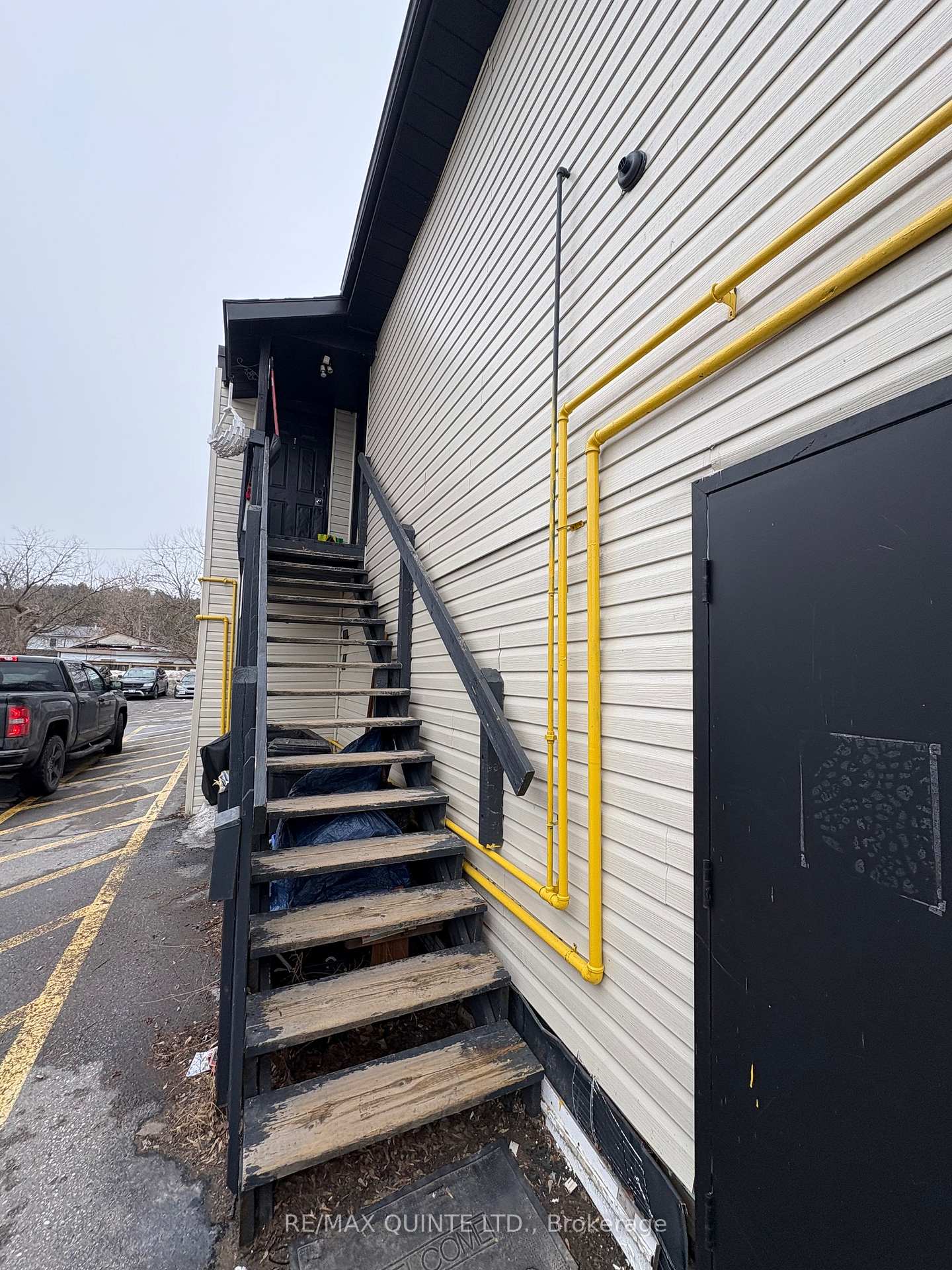 Photo 2 of Unit 1, 284 Front Street, Quinte West, Trenton Ward — HOMEH