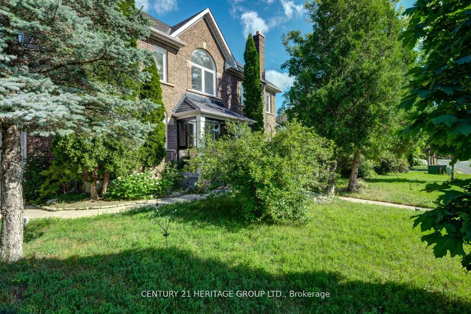 Photo 4 of 110 Elena Crescent, Vaughan, Maple — HOMEH