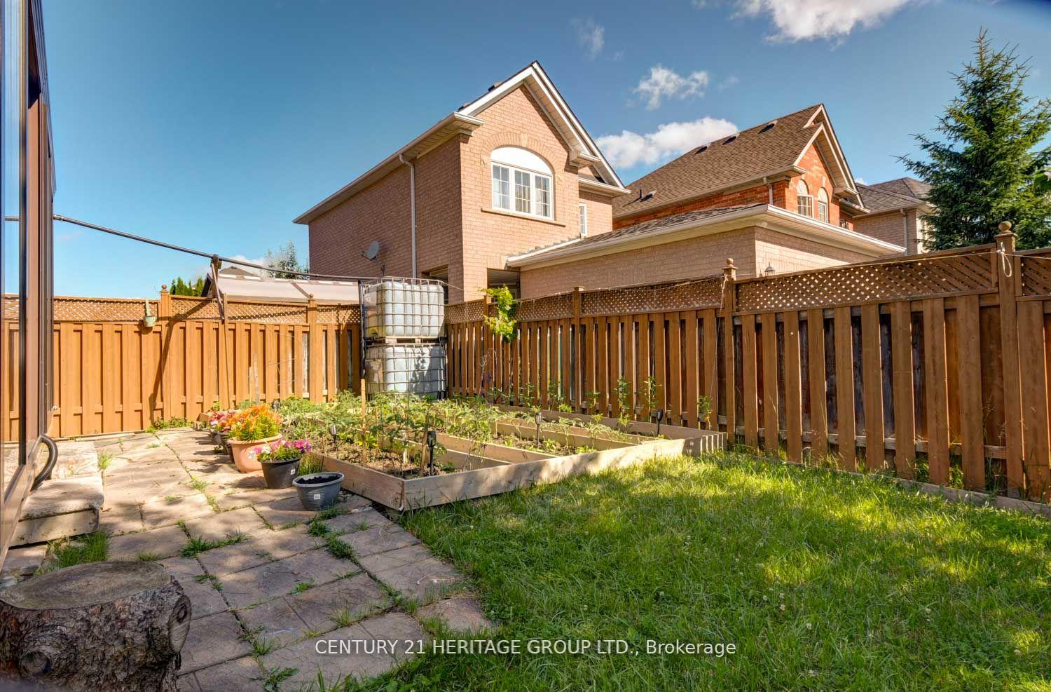 Photo 7 of 110 Elena Crescent, Vaughan, Maple — HOMEH