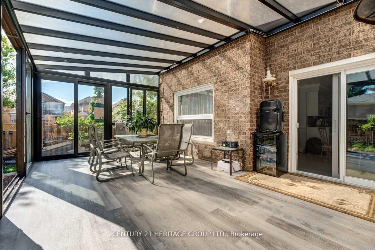 Photo 9 of 110 Elena Crescent, Vaughan, Maple — HOMEH