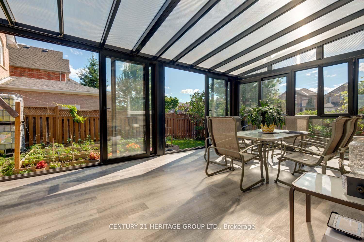 Photo 11 of 110 Elena Crescent, Vaughan, Maple — HOMEH