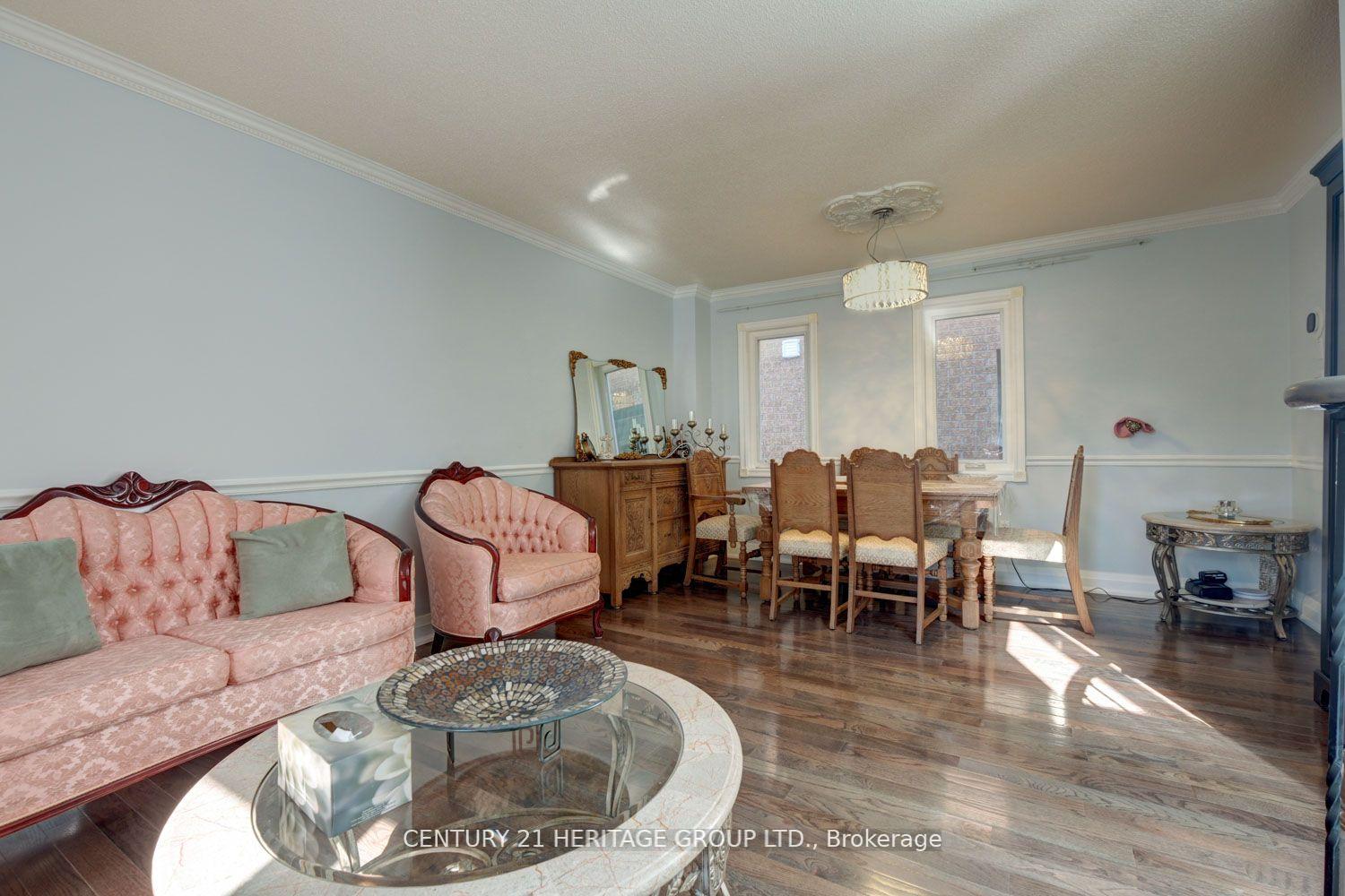Photo 13 of 110 Elena Crescent, Vaughan, Maple — HOMEH