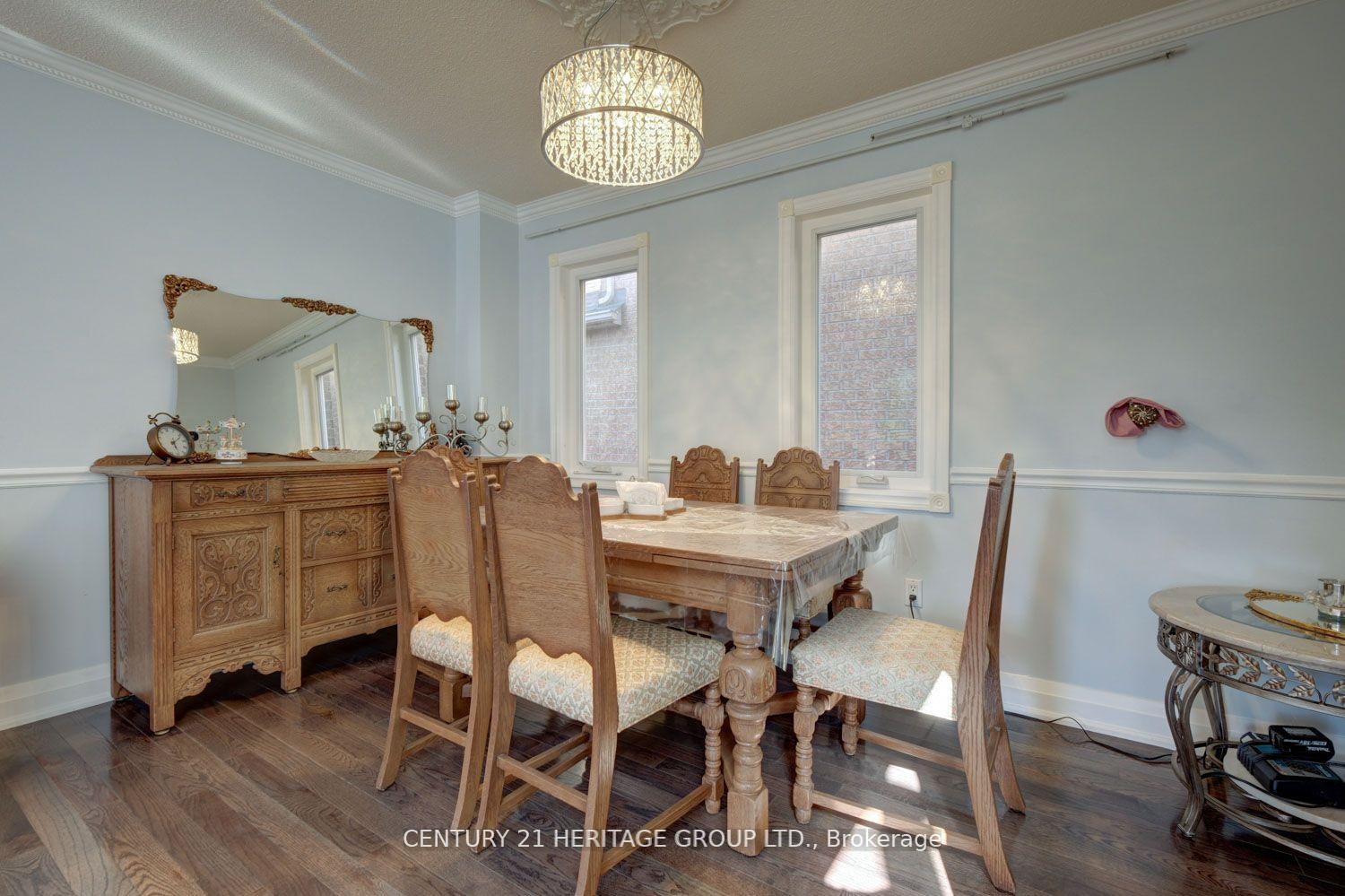 Photo 16 of 110 Elena Crescent, Vaughan, Maple — HOMEH