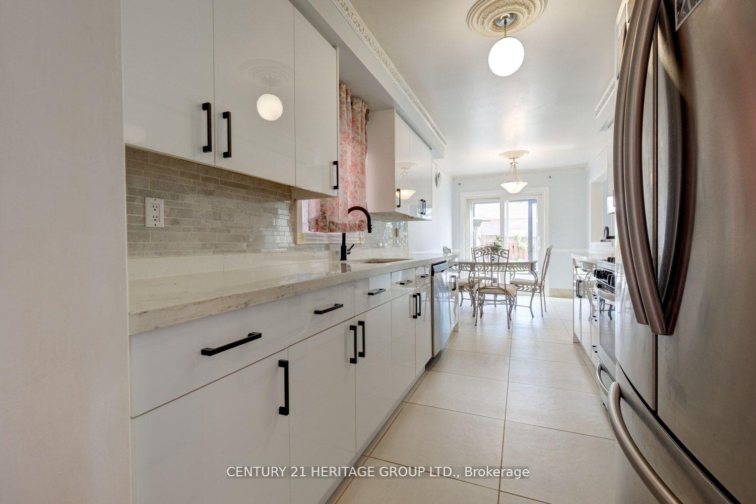 Photo 18 of 110 Elena Crescent, Vaughan, Maple — HOMEH