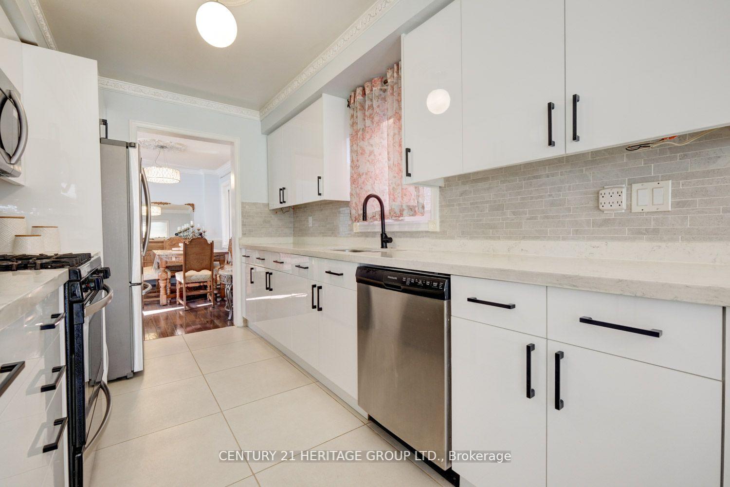 Photo 21 of 110 Elena Crescent, Vaughan, Maple — HOMEH