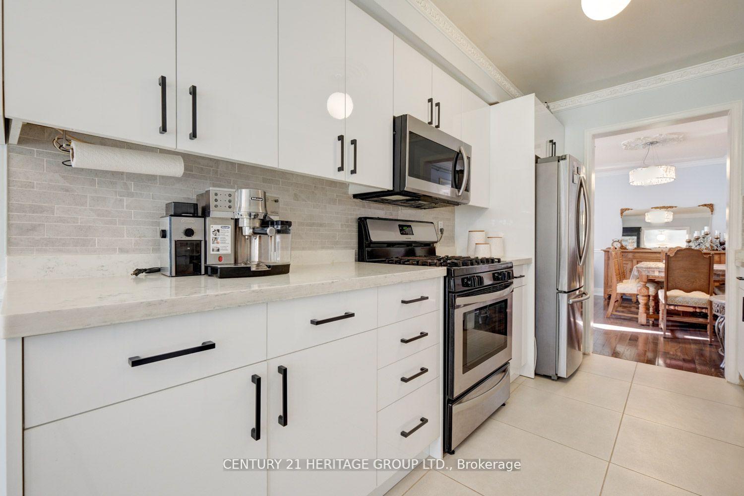 Photo 20 of 110 Elena Crescent, Vaughan, Maple — HOMEH