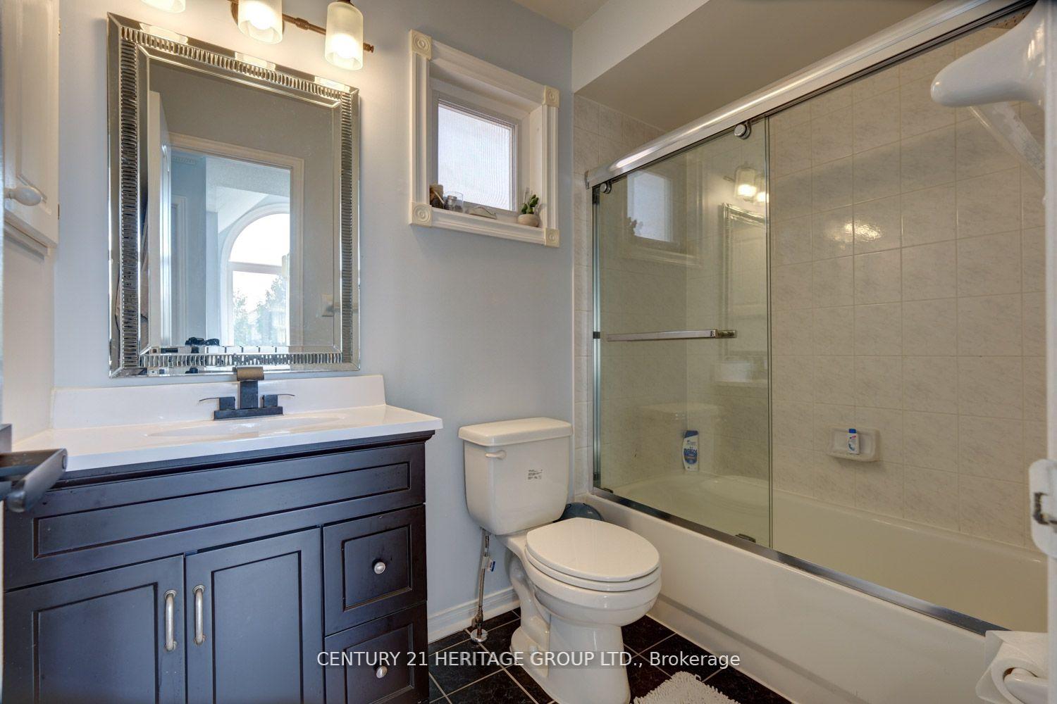 Photo 33 of 110 Elena Crescent, Vaughan, Maple — HOMEH