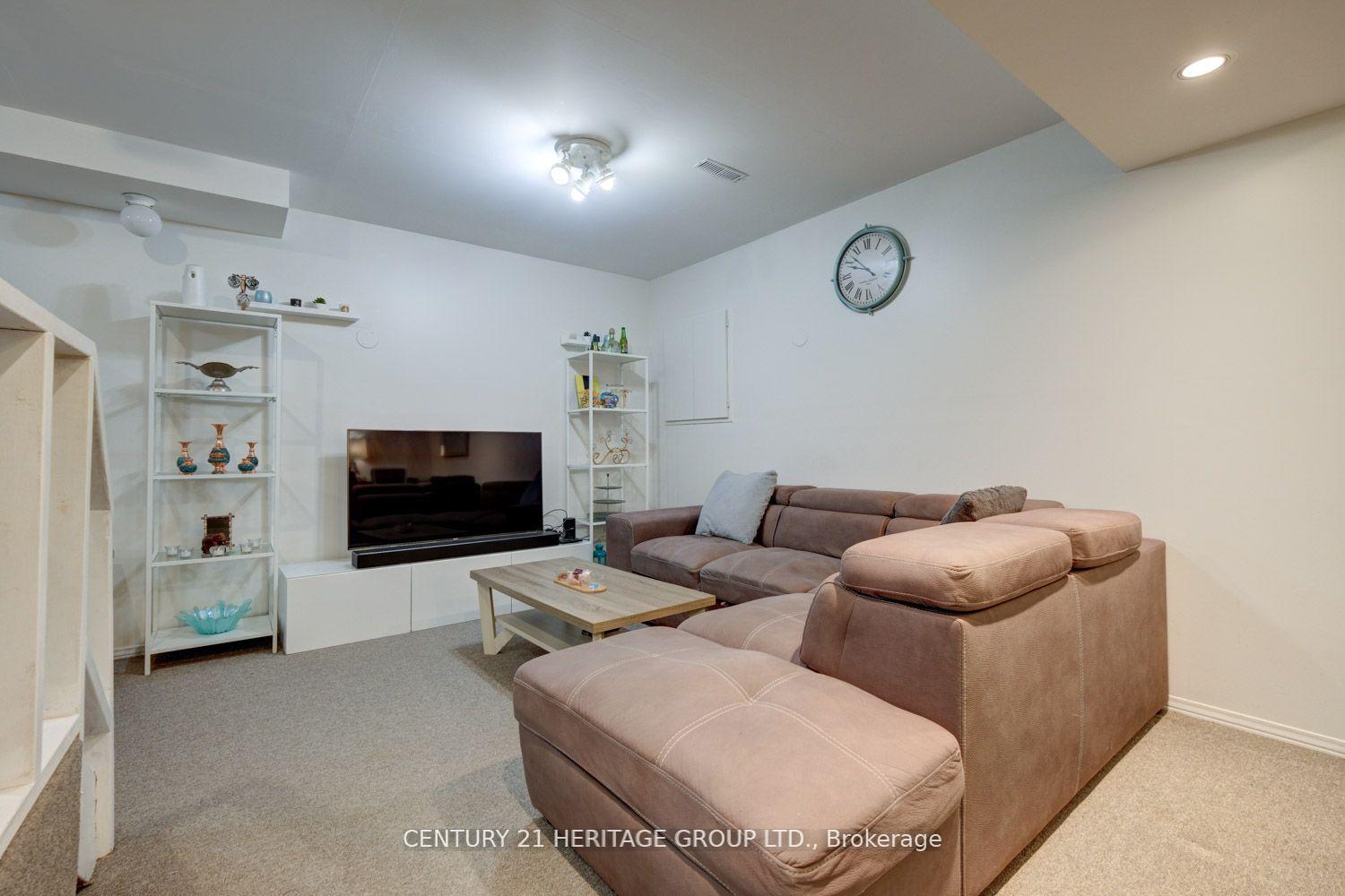 Photo 39 of 110 Elena Crescent, Vaughan, Maple — HOMEH