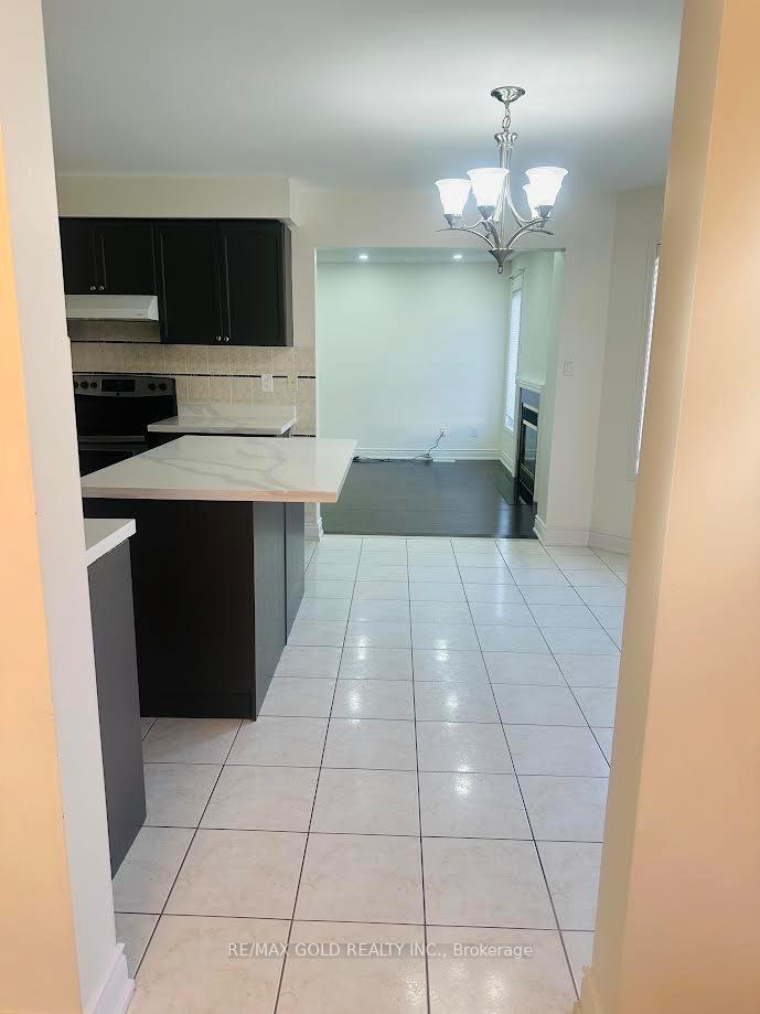 Photo 5 of Unit Upper, 329 Brisdale Drive W, Brampton, Fletcher's Meadow — HOMEH