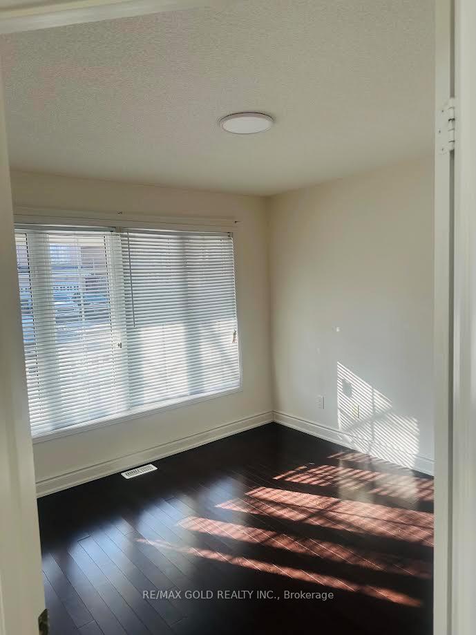 Photo 6 of Unit Upper, 329 Brisdale Drive W, Brampton, Fletcher's Meadow — HOMEH