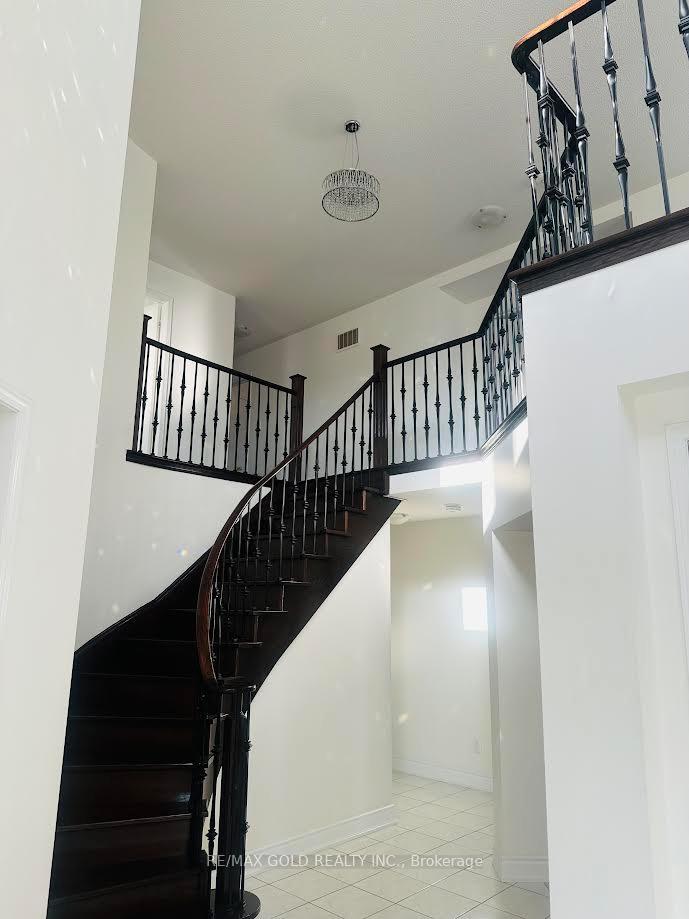 Photo 7 of Unit Upper, 329 Brisdale Drive W, Brampton, Fletcher's Meadow — HOMEH