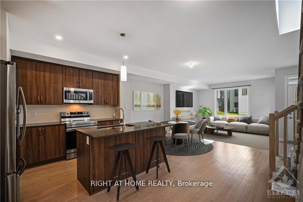 Photo 3 of 1010 Kijik Crescent, Ottawa, Blossom Park/Kemp Park/Findlay Creek — HOMEH