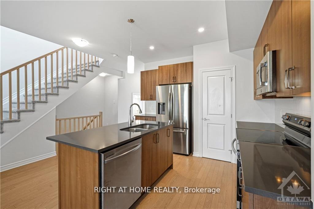 Photo 5 of 1010 Kijik Crescent, Ottawa, Blossom Park/Kemp Park/Findlay Creek — HOMEH