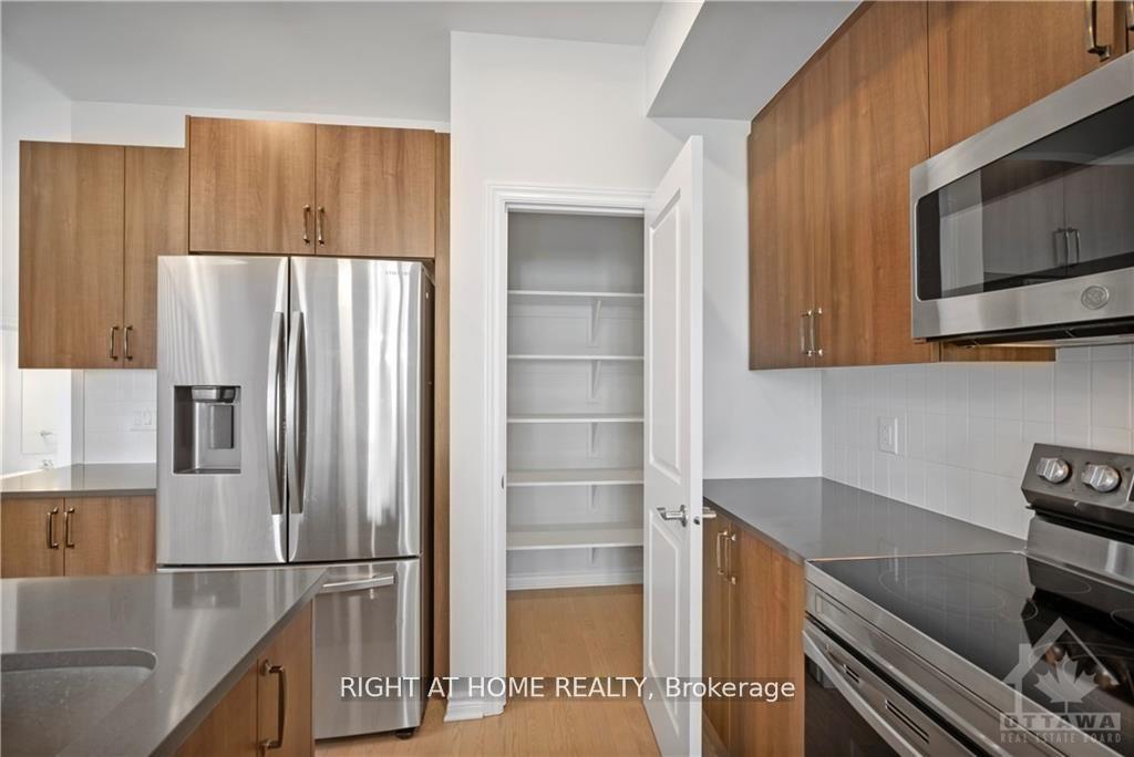 Photo 8 of 1010 Kijik Crescent, Ottawa, Blossom Park/Kemp Park/Findlay Creek — HOMEH