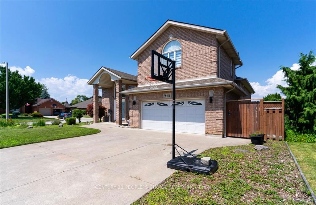 Photo 4 of 201 Gignac Crescent, LaSalle — HOMEH