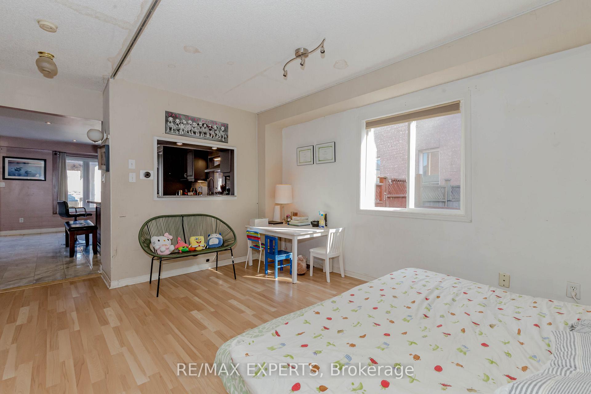 Photo 5 of 213 Equator Crescent, Vaughan, Vellore Village — HOMEH