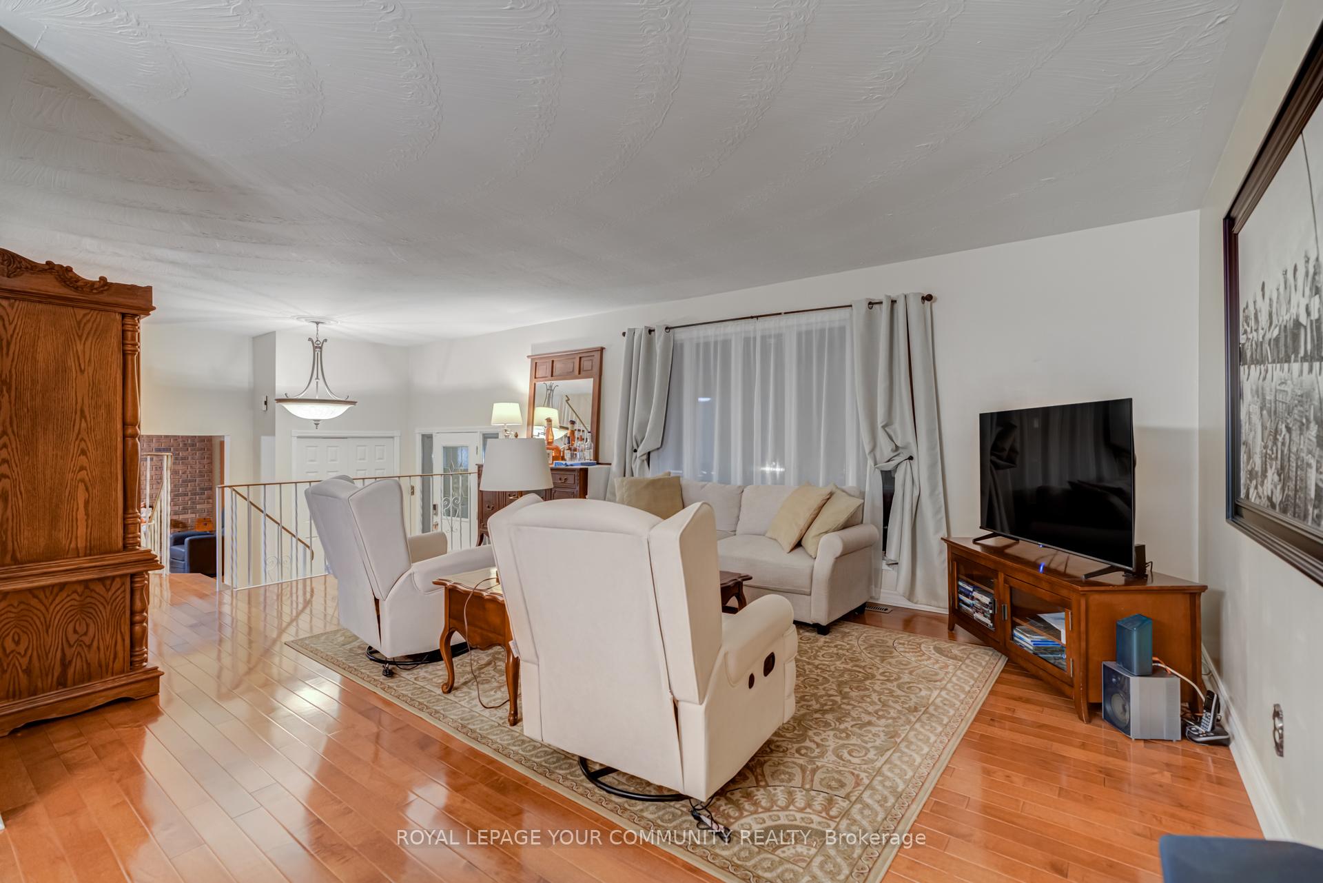 Photo 15 of 835 Memorial Avenue, Orillia — HOMEH