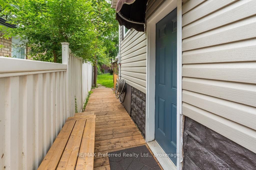 Photo 25 of 3577 King Street, Windsor — HOMEH
