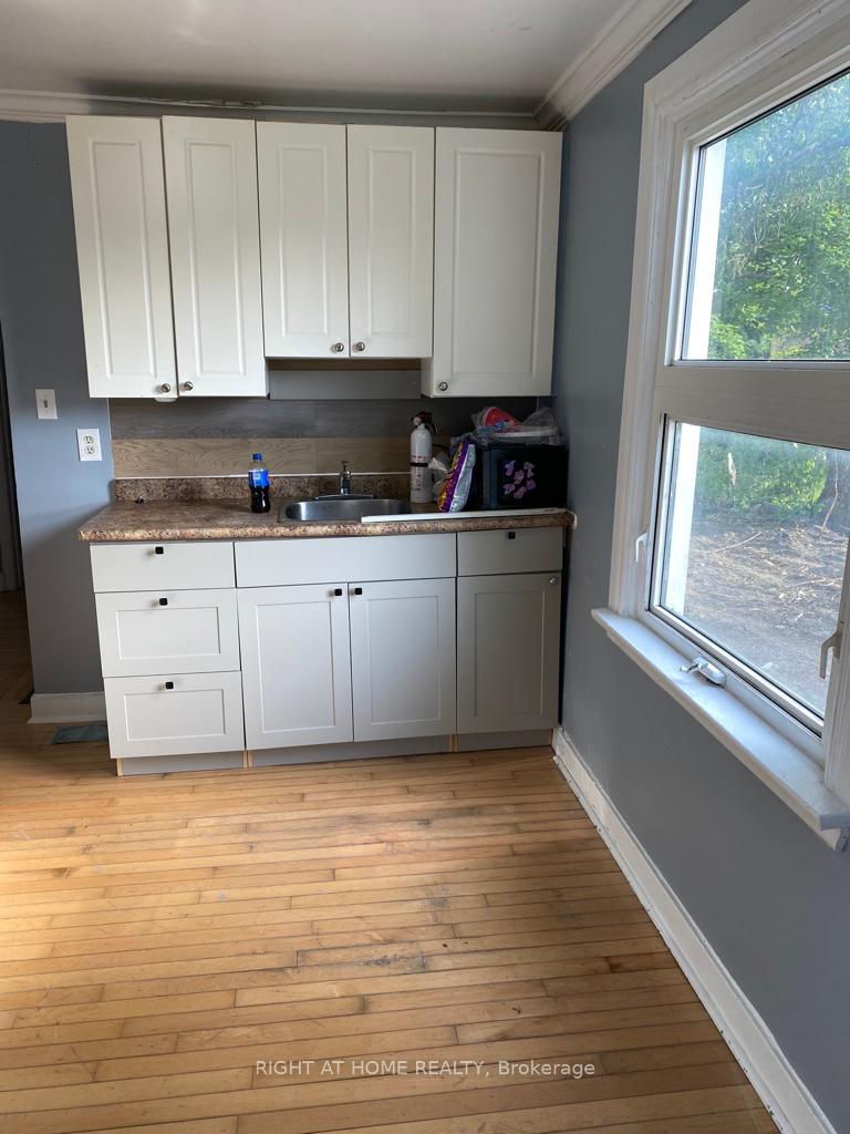 Photo 2 of Unit 5, 657 Bethune Street, Peterborough, Town Ward 3 — HOMEH