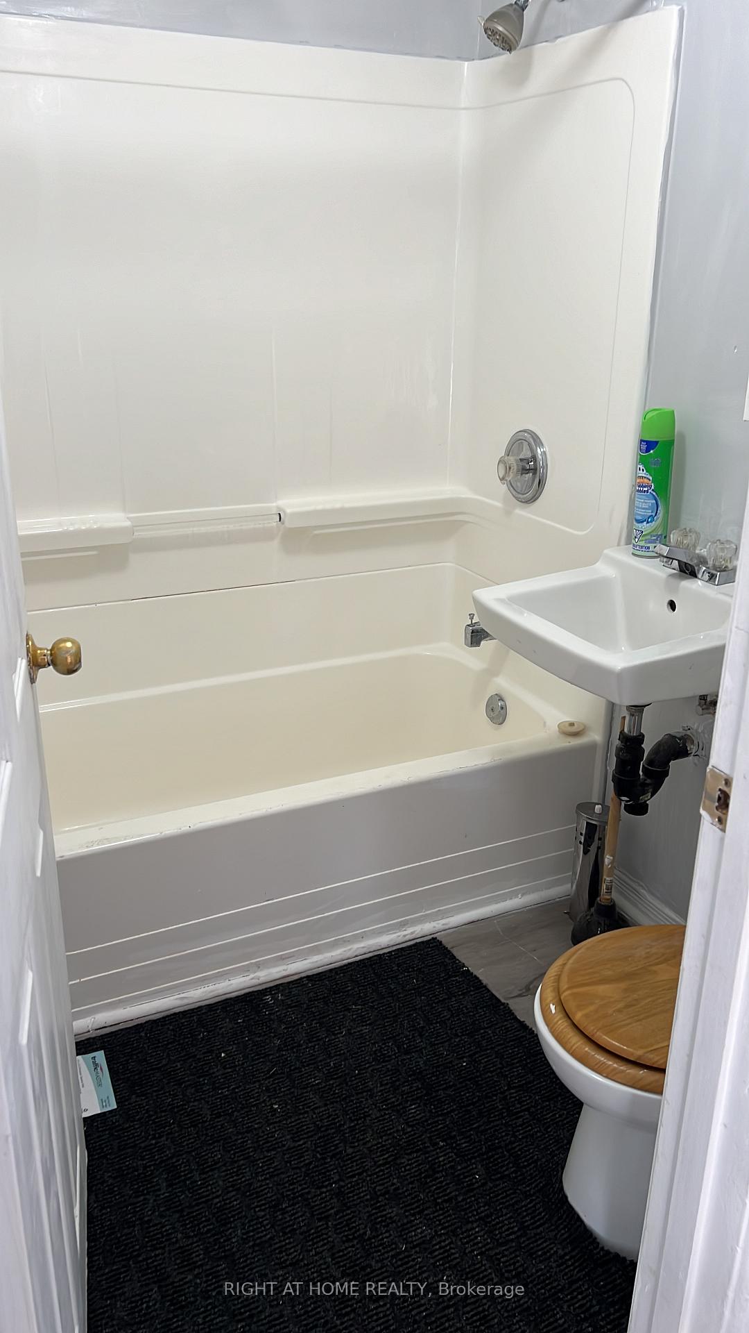 Photo 17 of Unit 5, 657 Bethune Street, Peterborough, Town Ward 3 — HOMEH
