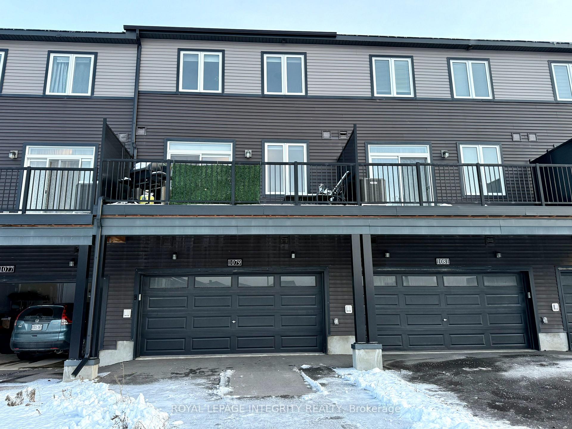 Front of 1079 Speedvale Court