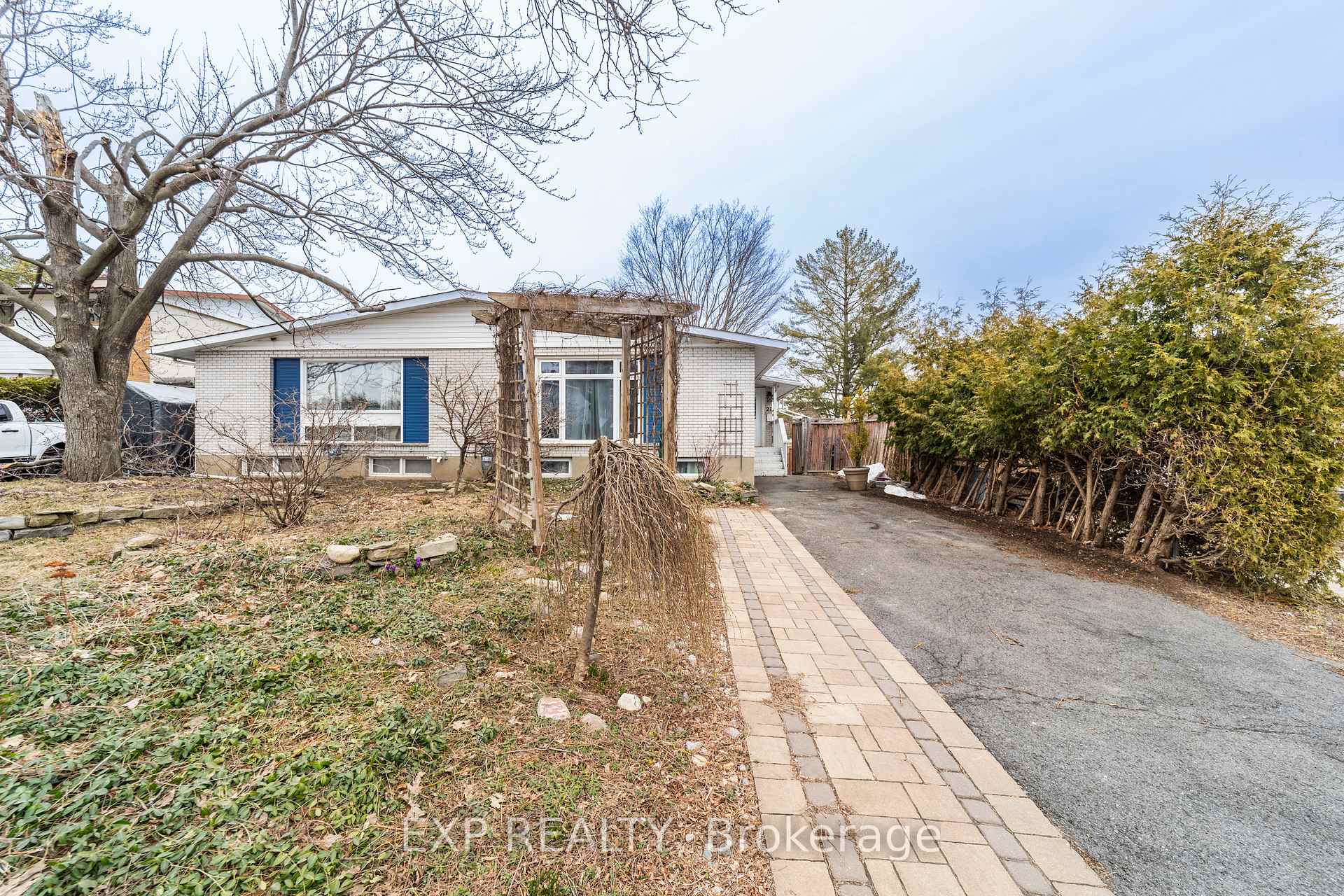 Front of 21 Southview Crescent